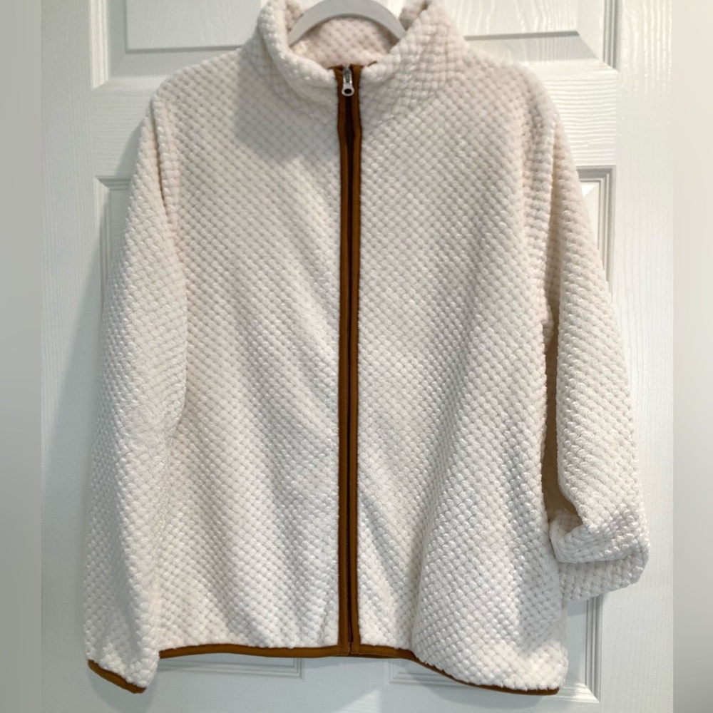 NEW Cracker Barrel LE MODA Ivory Cream Zip Up Fleece Camel Trim Large